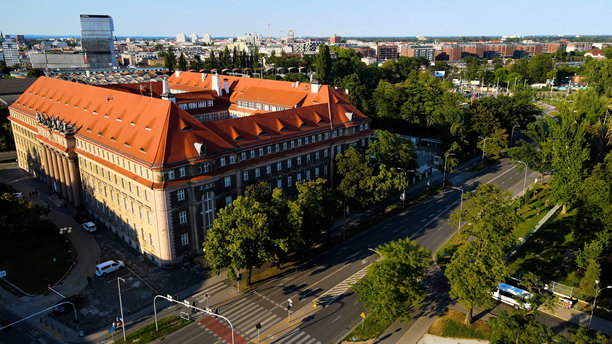 从街道上俯瞰城市，建筑欧洲，波兰弗罗茨瓦夫图片下载