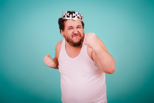 有趣的足球迷。愤怒、喜悦和攻击性。图片下载