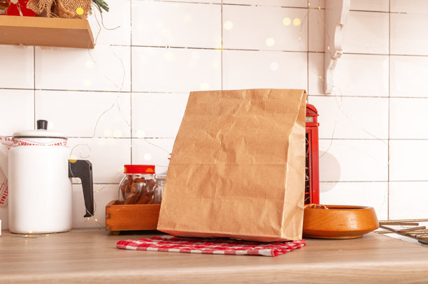 送餐用纸袋。杂货店购物与餐桌厨房。家庭餐厅生态超市图片下载