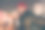两个有趣的人朋友在圣诞夜户外灯光下自拍秀舌头的照片图片下载