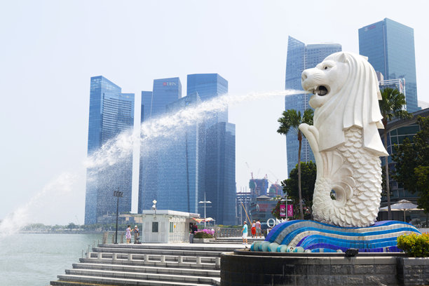 新加坡标志性的鱼尾狮喷泉图片下载