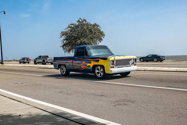 定制1978年雪佛兰C10车队边皮卡车图片下载