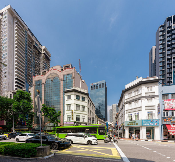 唐人街有著名的中国建筑、餐馆和装饰。许多游客在那里找到正宗的食物，衣服和其他东西，人们从事日常活动。图片下载