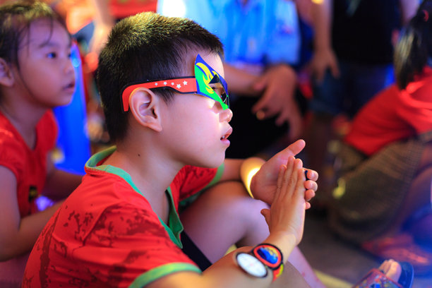 孩子们很高兴参加中秋节图片下载