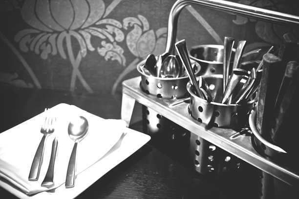 餐厅用具准备开始服务。图片下载