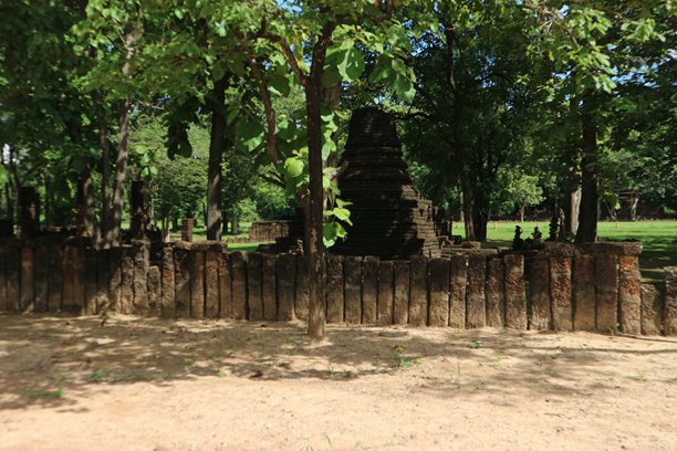 四周都是墙图片下载