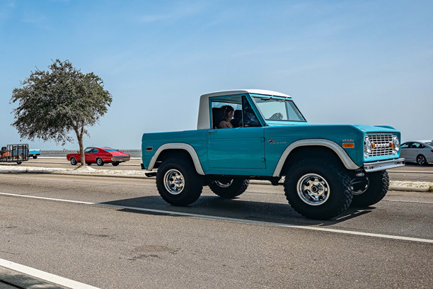 1971年福特野马定制SUV图片下载