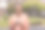 一位身穿彩色衬衫的美女站在街上玩手机的正面照片图片下载