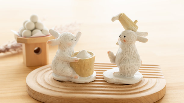 一只兔子在做赏月饺子。日本的中秋秋月。图片下载