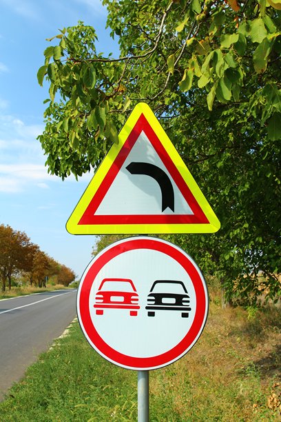 路标:路边的标志图片下载