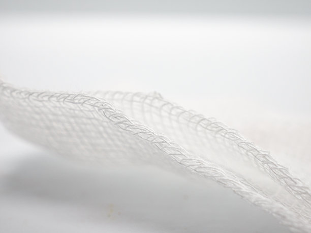 特写白色医用绷带的细节和纹理编织图案背景，微距照片细节的绷带编织纤维，壁纸图片下载