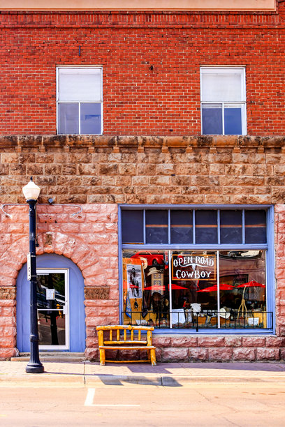 亚利桑那州威廉姆斯市的开放道路牛仔礼品店图片下载