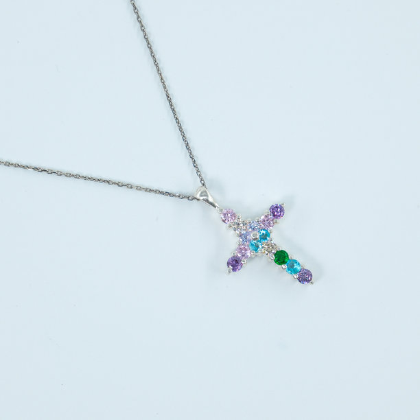 带有十字符号的项链图片下载