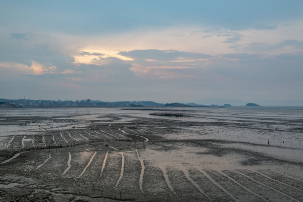 海边的海鲜养殖场图片下载
