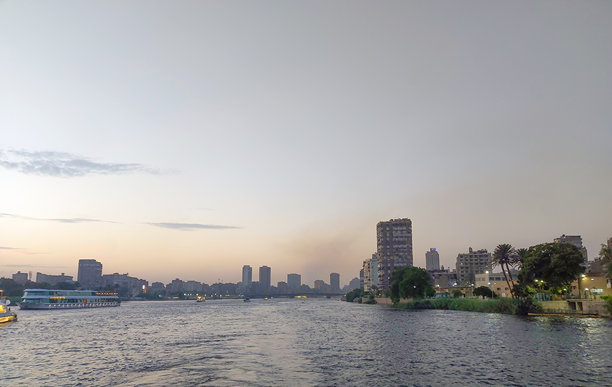 埃及开罗尼罗河上的迷人日落图片下载