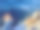 人类用手从小船上看到的大海背景上的波浪。图片下载