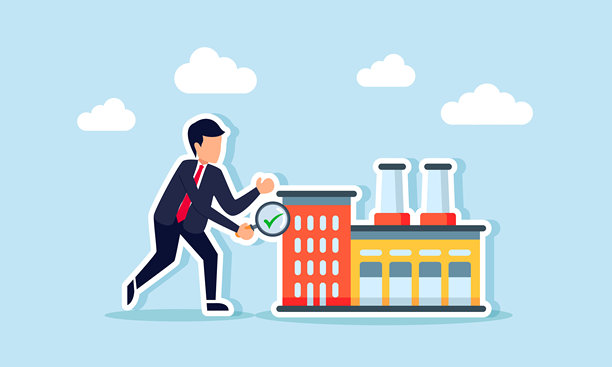 拿着放大镜和打勾的商人在调查或检查工厂，说明对工厂或企业业绩的调查或评价图片下载