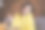 照片迷人的年轻女性通话电话笔记本穿着黄色毛衣舒适的日光家室内客厅图片下载