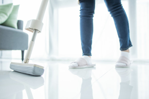 用拖把擦地板图片下载