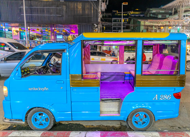 TukTuk出租车TukTuk Patong泰国普吉岛图片下载