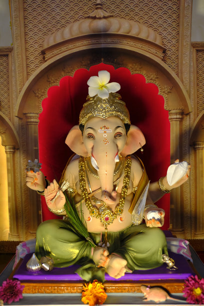 2024年9月7日，在印度浦那的Ganesh节前夕，新制作的gananesha或Ganapati神像在一家商店出售。图片下载