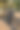 外面一个留着黄色发型的黑人男性肖像，他戴着无线耳机。人穿深色西装和白色衬衫。与帅哥的生活方式摄影。图片下载