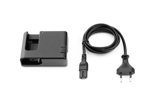 照片和视频相机电池充电器，220V电源线和欧洲插头图片下载