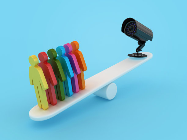 带有象形人物的跷跷板上的安全摄像头图片下载