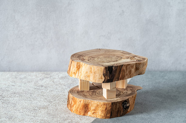 苹果树干的横截面作为医药，水疗，化妆品的瓶子，罐子，瓶子的底座。图片下载