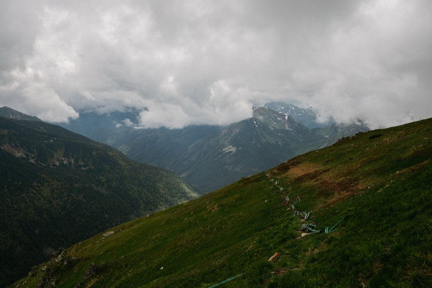 山谷的照片，旅行风景摄影，户外的山脉和岩石。图片下载