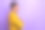 侧面照片，阳光帅气的男士穿着黄色衬衫，双臂交叉，目光投向空旷的空间，背景为紫色。图片下载