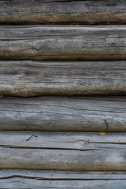 村庄中木屋的墙壁。原木背景图片下载