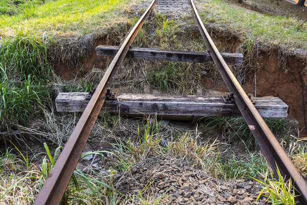 侵蚀使铁路的轨道恶化图片下载