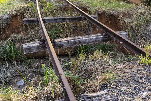 侵蚀使铁路的轨道恶化图片下载