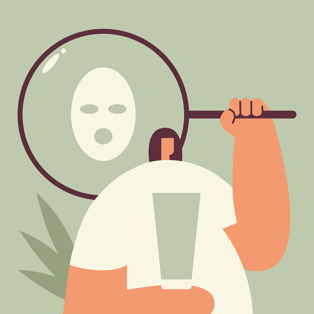 女人在照顾自己的脸并使用面膜。图片下载