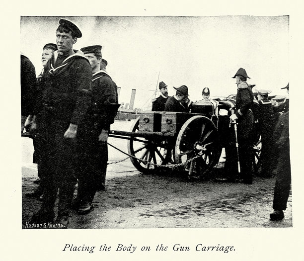 皇家海军水手的葬礼，来自HMS Jason，灵柩在炮车上，英国海军历史，1890年代的复古照片图片下载