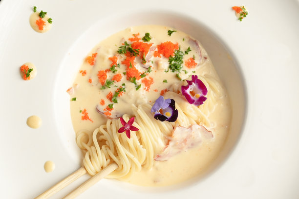 泰国美食照片集，以其美味、辛辣和意大利面而闻名。柔软顺滑的卡邦尼。图片下载