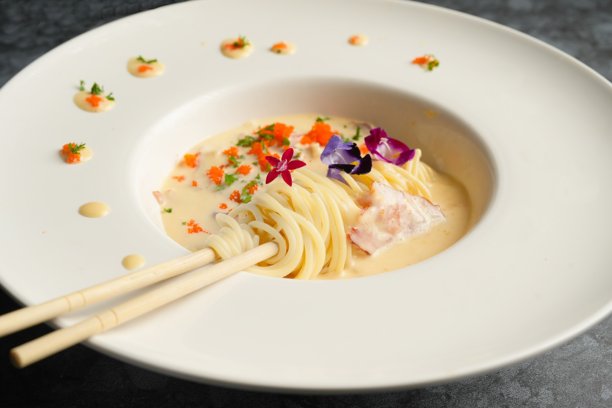 泰国美食照片集，以其美味、辛辣和意大利面而闻名。柔软顺滑的卡邦尼。图片下载