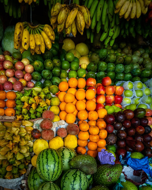 斯里兰卡康提市场上五彩缤纷的水果和蔬菜图片下载
