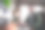 年轻的IT专业人士在室内阁楼办公室的桌面电脑上打字的照片图片下载