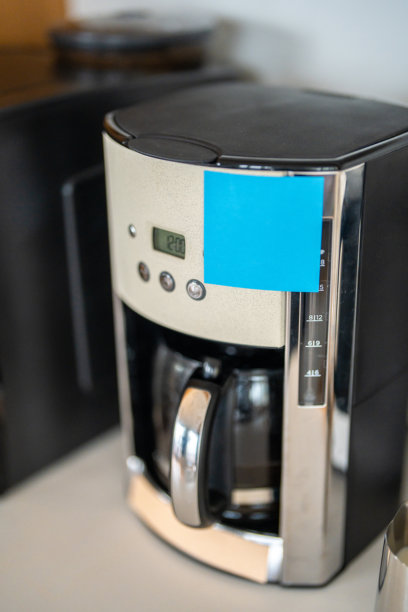 办公室咖啡机与提醒事项图片下载