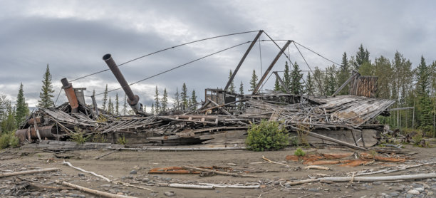 育空河岸的河船遗址图片下载