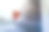 工程师检查太阳能电池板或光伏电池的施工，使用电子设备。工业可再生能源的绿色电力。工人在塔楼屋顶工作。图片下载
