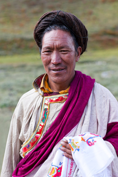 尼泊尔多尔坡的藏族噶举派男子图片下载