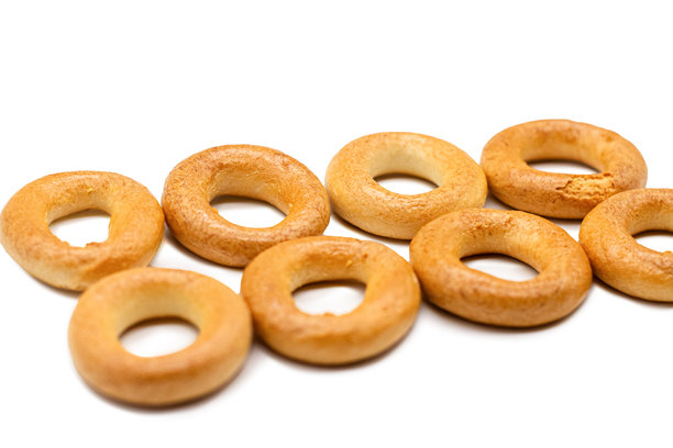 八个贝果在白色背景上图片下载