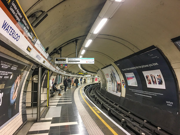 伦敦地铁滑铁卢站图片下载