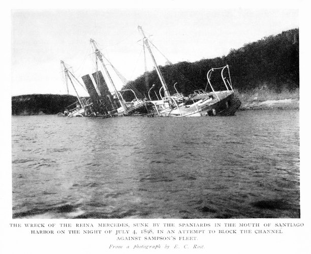1898年美西战争期间，西班牙战舰“梅赛德斯女王”号在古巴圣地亚哥港沉没图片下载