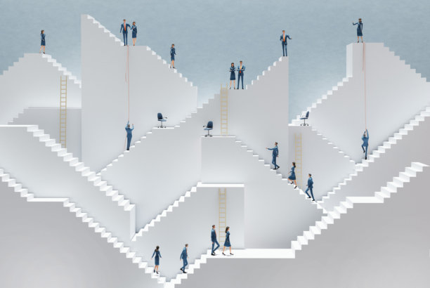 商务人士试图通过梯子的绳索攀爬，以获得更好的职业位置。抽象的商业环境，白色楼梯3D渲染。图片下载