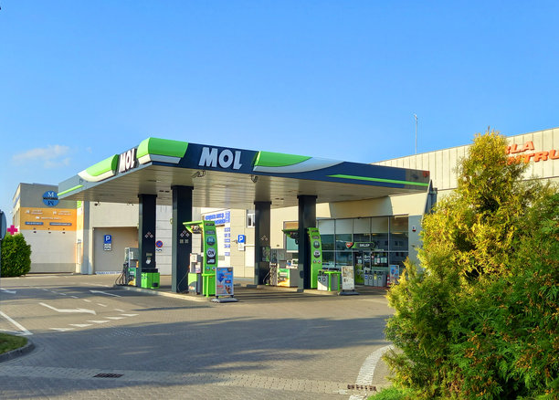 Mol 加油站。图片下载