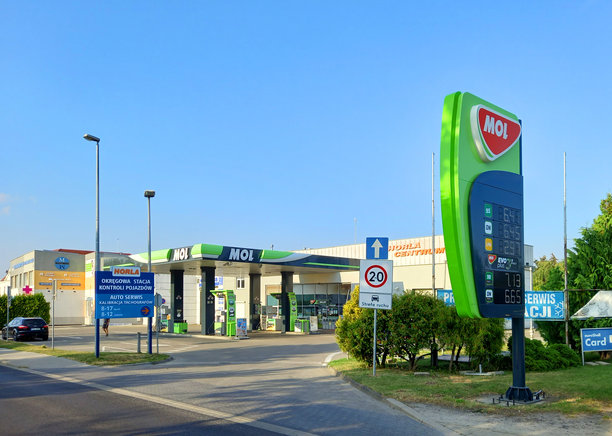 Mol 加油站。图片下载